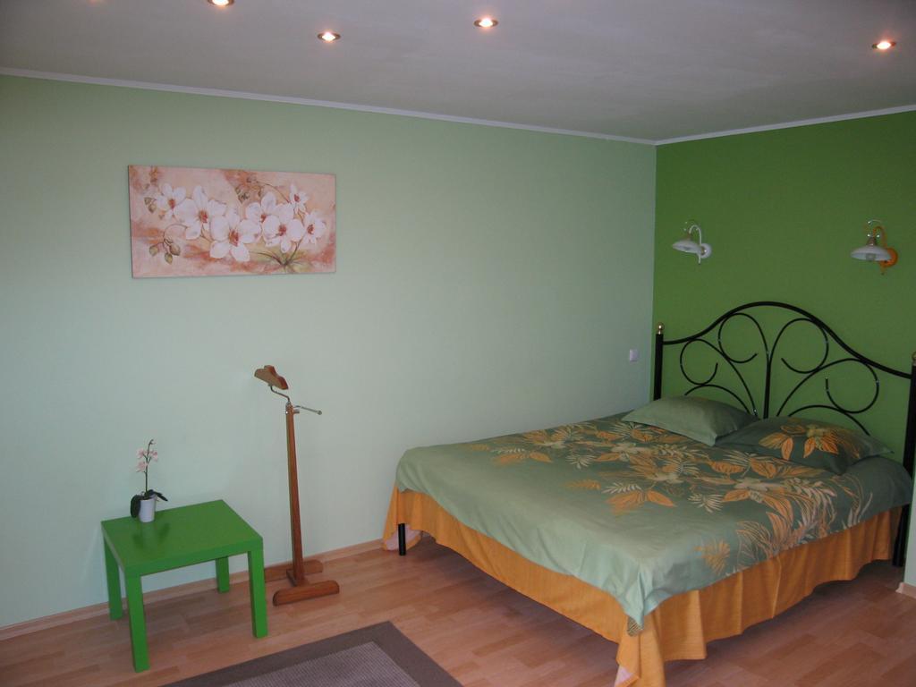 Hotel Service Predslava On Antonovicha Street Kiew Zimmer foto