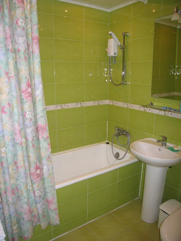 Hotel Service Predslava On Antonovicha Street Kiew Zimmer foto