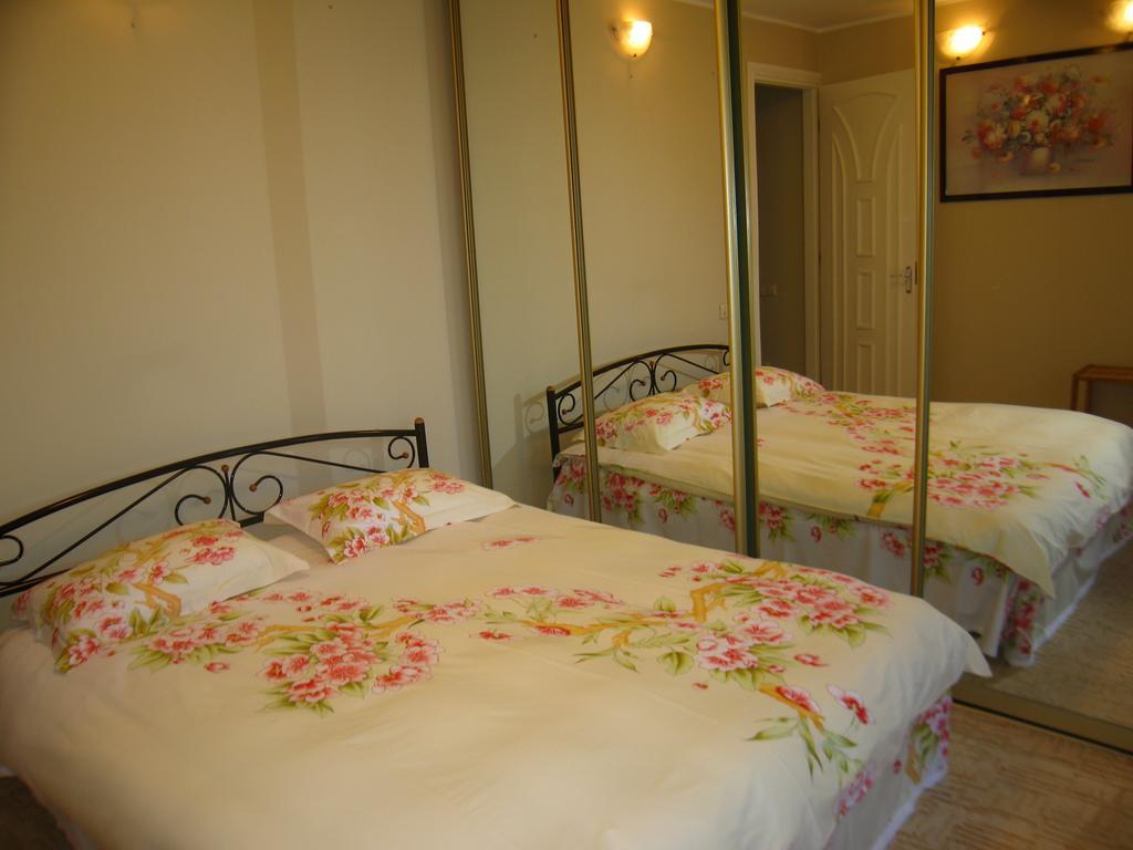 Hotel Service Predslava On Antonovicha Street Kiew Zimmer foto